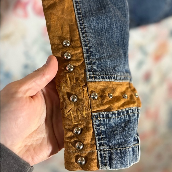 Vintage Blue and Tan Jean Jacket with Suede Accents - Picture 5 of 11